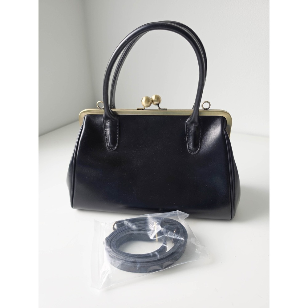 "Sophie" Retro Leather Kisslock Handbag in black by Taschenkinder